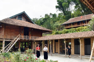 Giữ gìn nếp nhà Thái cổ Che Căn Giữ gìn nếp nhà Thái cổ Che Căn