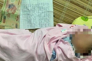 Bé trai bị bỏ rơi dưới gầm cầu cùng 2,2 triệu đồng và lá thư đẫm nước mắt