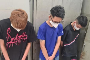 Hà Nội: Hai nhóm thanh niên đuổi đánh, chém nhau vào tận khu nghĩa trang