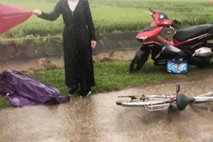 Học sinh lớp 4 bị sét đánh tử vong khi chỉ cách nhà khoảng 200m