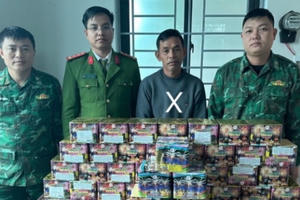 Nghệ An: Bắt giữ đối tượng tàng trữ 60 kg pháo nổ cùng 10g thuốc phiện