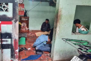 Bắt quả tang lò giết mổ chó số lượng lớn bên trong "nhà không số" ở TP HCM Bắt quả tang lò giết mổ chó số lượng lớn bên trong "nhà không số" ở TP HCM