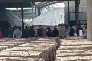 Ngã vào máy làm gạch, một công nhân tử vong thương tâm