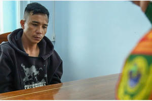 Vứt 5.000 gói thuốc lá lậu, tháo chạy về biên giới