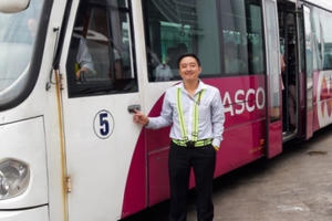 Khách đãng trí để quên cả tỷ đồng trên máy bay