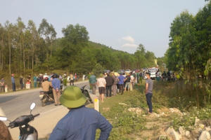 Hai bố con tử vong thương tâm sau cú va chạm kinh hoàng với xe tải