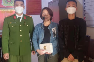 Nhặt được chiếc ví có tài sản “khủng” nam thanh niên trình báo công an tìm người đánh rơi để trả lại Nhặt được chiếc ví có tài sản “khủng” nam thanh niên trình báo công an tìm người đánh rơi để trả lại