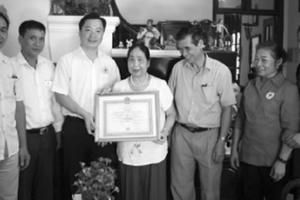 Một gia đình cán bộ hưu trí giàu lòng nhân ái