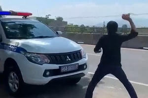 Bình Thuận: Sau vi phạm tốc độ, tài xế chống đối lực lượng CSGT trên QL1