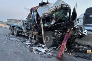 Tai nạn trên cao tốc Bắc - Nam khiến 5 người thương vong Tai nạn trên cao tốc Bắc - Nam khiến 5 người thương vong