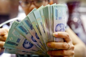 "Cơn khát" lợi nhuận lan rộng, người dân "chạy" tiền đổ vào chứng khoán