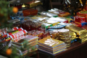 Làm không kịp đốt, "đút túi" cả triệu USD nhờ vàng mã "cháy" hàng