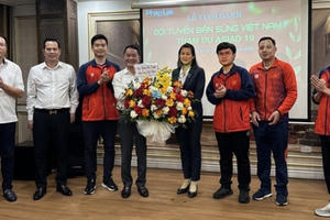 Báo Pháp luật Việt Nam vinh danh đội tuyển bắn súng Việt Nam