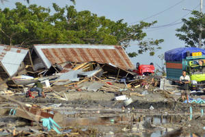Hỗ trợ sinh viên Việt Nam ở nơi bị động đất, sóng thần tại Indonesia
