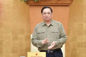 Thủ tướng yêu cầu tăng cường kiểm tra phòng chống dịch ở nhà ga, sân bay