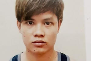 Nhân viên nhà nghỉ quay lén khách nữ khỏa thân, tống tiền nạn nhân