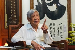 Chuyện về quyết định xin nghỉ trước Đại hội IX của Tổng Bí thư Lê Khả Phiêu Chuyện về quyết định xin nghỉ trước Đại hội IX của Tổng Bí thư Lê Khả Phiêu