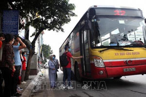 Hà Nội giảm 50% tần suất dịch vụ trên các tuyến xe buýt