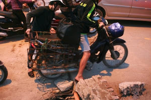 Hà Nội: Người dân méo mặt tại công trường nút giao 3 tầng