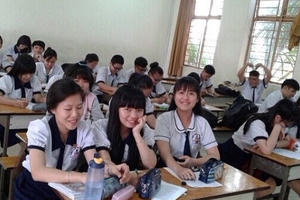 2 nữ sinh mồ côi gửi đơn cho Bí thư Đinh La Thăng để được thi đại học