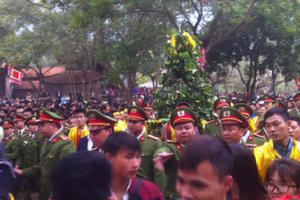 Tưng bừng khai hội đền Gióng Tưng bừng khai hội đền Gióng