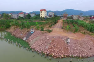 Huyện Yên Dũng cưỡng chế công trình lấn chiếm lòng sông Đê Tả Cầu Ba Tổng