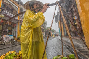 Trong màn mưa... có một Hội An rất khác