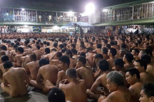 Tù nhân trần truồng trong nhà tù Philippines gây phẫn nộ