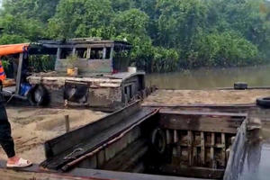 Đồng Nai: Bắt 3 ghe chở cát không rõ nguồn gốc