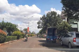 Bắt giam một Chủ tịch huyện để điều tra hành vi tham ô tài sản