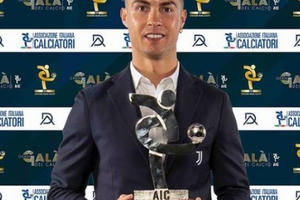C.Ronaldo tiếp tục giành giải cầu thủ xuất sắc nhất Serie A