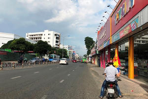 Khách bị “giám sát” khi vào mua sắm tại Con Cưng ở TPHCM