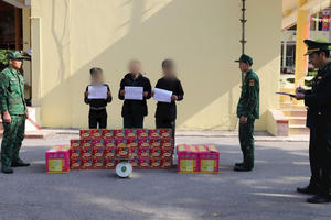 Bộ đội Biên phòng Quảng Ninh bắt giữ 3 đối tượng vận chuyển hơn nửa tạ pháo qua biên giới