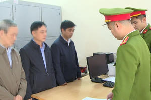 Bắt tạm giam nguyên Chủ tịch, Phó Chủ tịch huyện ở Thanh Hoá giả mạo trong công tác Bắt tạm giam nguyên Chủ tịch, Phó Chủ tịch huyện ở Thanh Hoá giả mạo trong công tác
