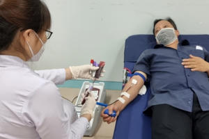 Hiến máu cứu người nhân lên tinh thần tương thân tương ái, giúp đỡ nhau trong cơn hoạn nạn Hiến máu cứu người nhân lên tinh thần tương thân tương ái, giúp đỡ nhau trong cơn hoạn nạn