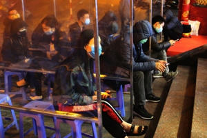 Hà Nội: Cảnh tượng lạ lùng ngày vía Thần tài: Nơi đông đúc, chỗ vắng hoe