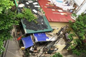 Công trình lấn chiếm Trạm biến áp Hồ Cá 1: Ai sẽ xử lý