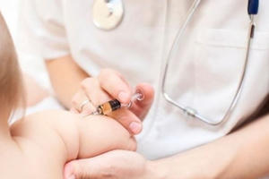 Cách xử trí khi trẻ bị sốc phản vệ sau tiêm vắc xin