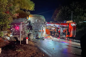 Xe khách va chạm xe đầu kéo khiến 6 người tử vong