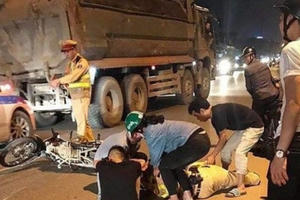 Chiến sĩ CSGT bị thanh niên tông khi đang giữ xe vi phạm