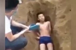 Công an làm việc với 11 đối tượng liên quan vụ việc nam thanh niên bị "chôn sống" dưới hố cát