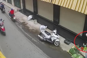 Bắt khẩn cấp người phụ nữ đi xe sang trộm túi tiền của bà cụ bán rau