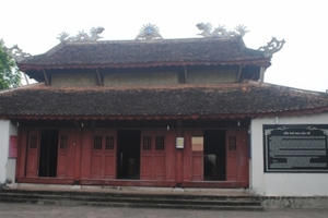 Nghệ An: Đền thờ Vua Mai Hắc Đế "chống nạng" chờ... sập Nghệ An: Đền thờ Vua Mai Hắc Đế "chống nạng" chờ... sập