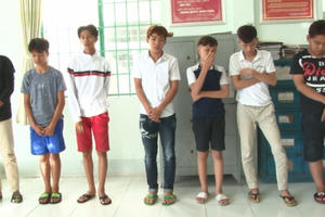 Kiên Giang: Bắt 7 thanh thiếu niên thực hiện 17 vụ ném đá vỡ kính xe ô tô