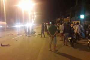 Xe máy chạy ngược chiều đối đầu ba gác, nam thanh niên chết thảm