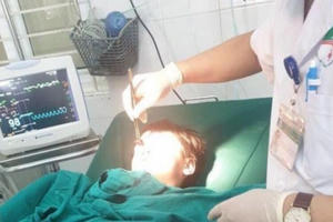 Lào Cai: Quạt trần rơi trúng đầu, một học sinh tiểu học phải nhập viện