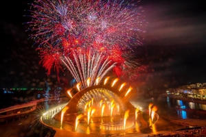 Có gì tại chợ đêm bên biển ở Phú Quốc mà dân tình rủ nhau thức trắng vui chơi đón năm mới