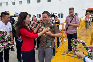 Quảng Ninh bội thu khách du lịch trong ngày đầu kỳ nghỉ lễ 30/4 và 1/5