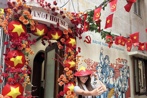 Du khách đổ về Hà Nội, tưng bừng chào đón Đại lễ 2/9