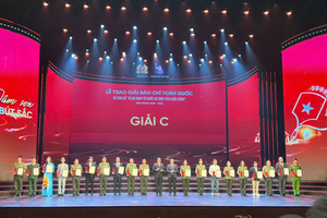 Báo Pháp luật Việt Nam vinh dự nhận 2 giải C - Giải báo chí Toàn quốc 'Vì an ninh Tổ quốc và bình yên cuộc sống'